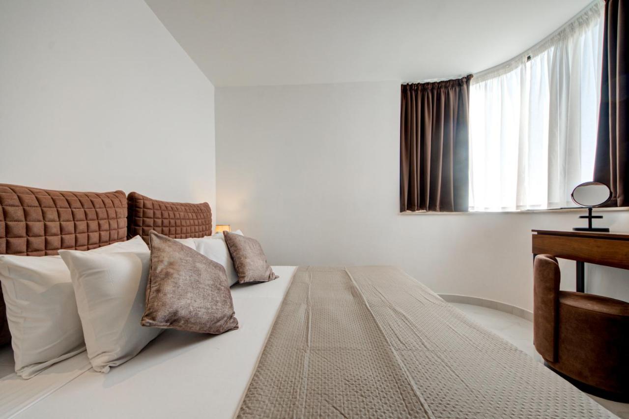 Central Apartments セント・ポールズ・ベイ エクステリア 写真